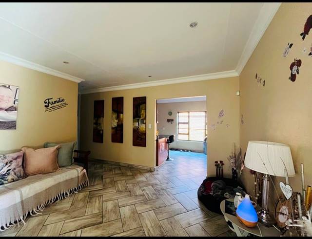 3 BEDROOM HOUSE FOR SALE IN NEW STATE AREA